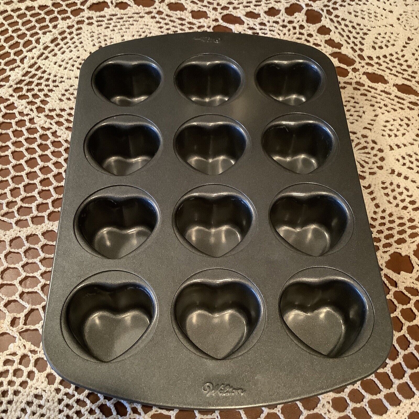 Wilton/mini Heart Cake Pan/12 Hearts/aluminum (o12m)