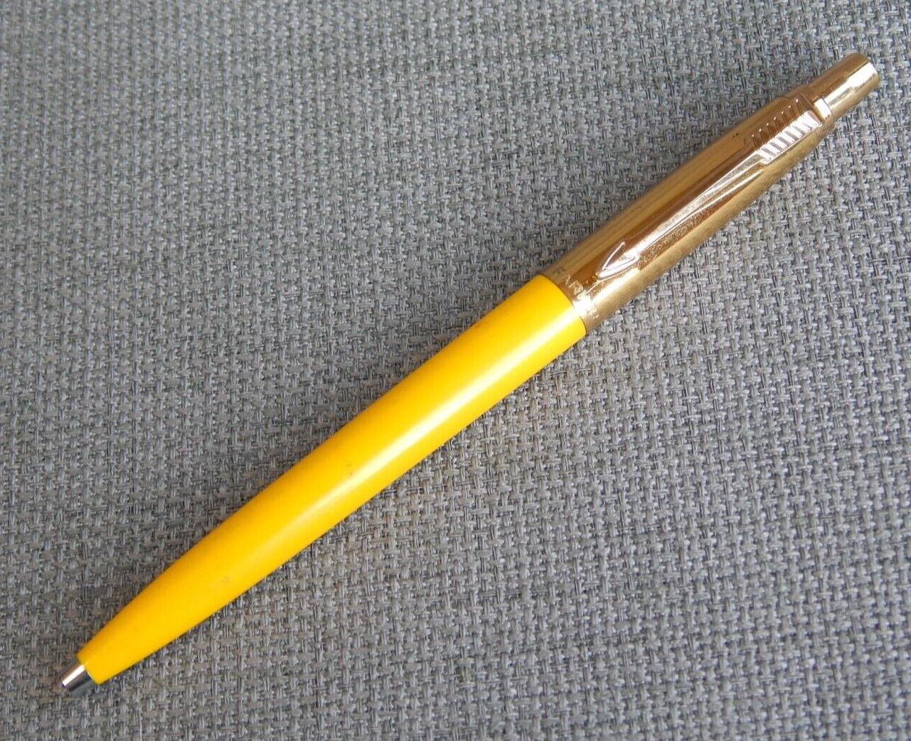Vintage Parker Pen Jotter Ribbed Gold Tone Cap Manderine Yellow #1432